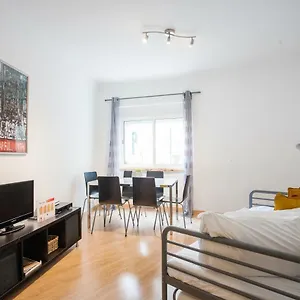 https://feels-like-home-large-and-cosy-apartment-in-lapa.hotels-lisbon-portugal.com